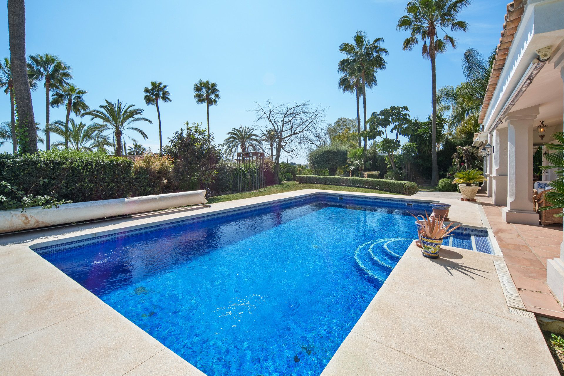 Viga Real — Nueva Andalucía, Marbella