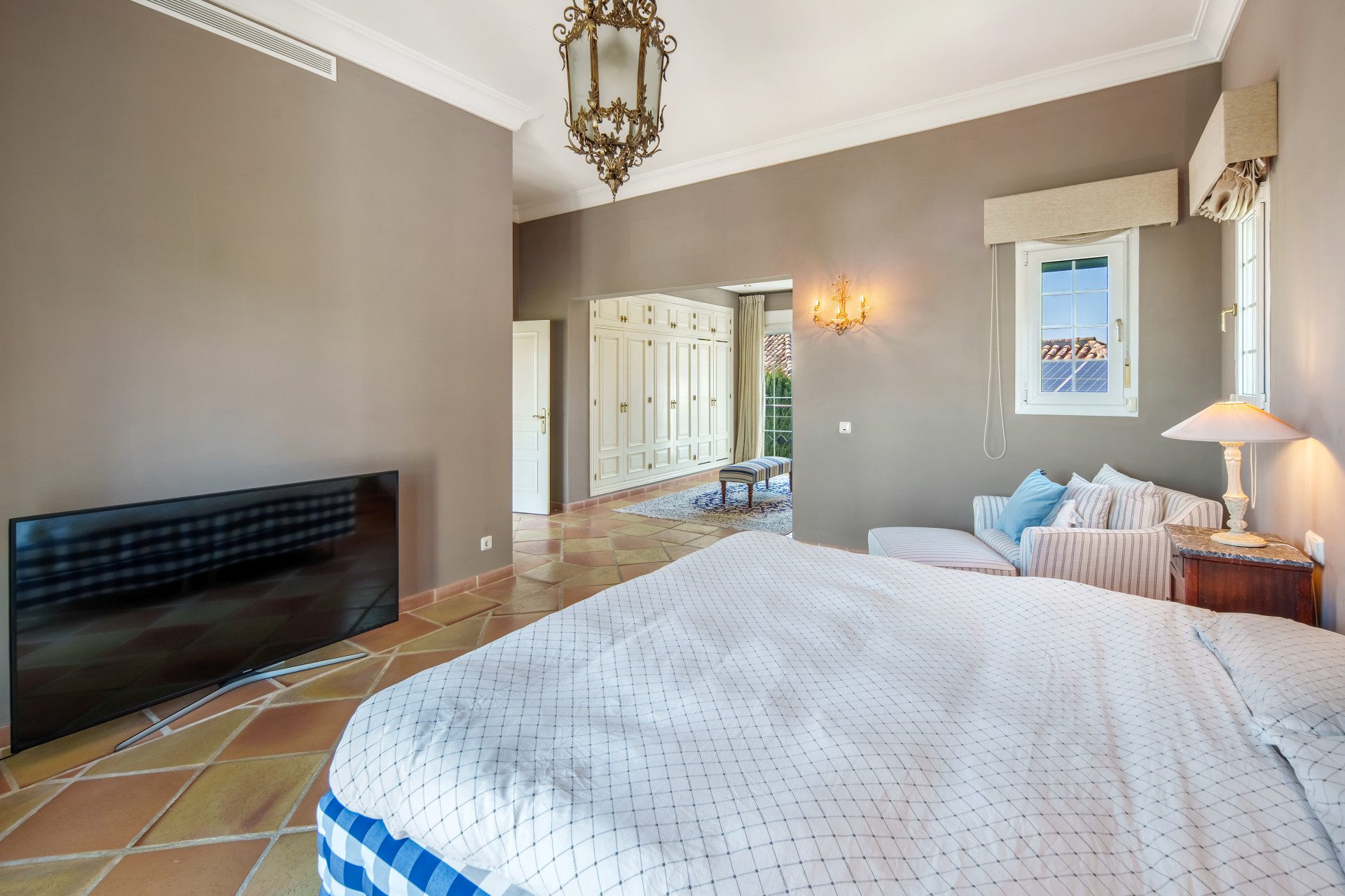 Viga Real — Nueva Andalucía, Marbella