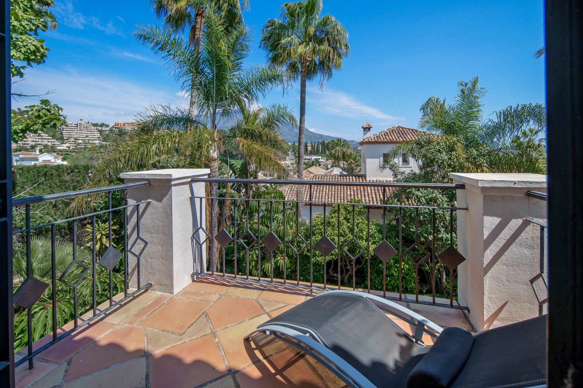 Viga Real — Nueva Andalucía, Marbella