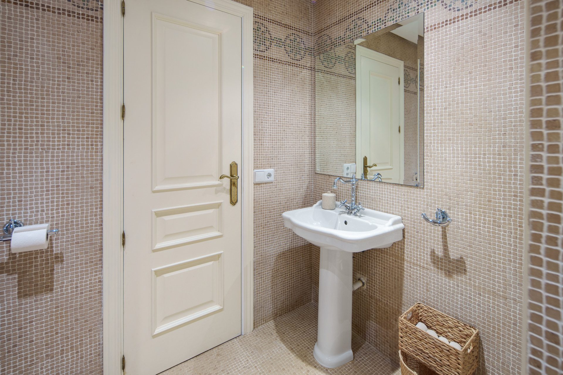 Viga Real — Nueva Andalucía, Marbella