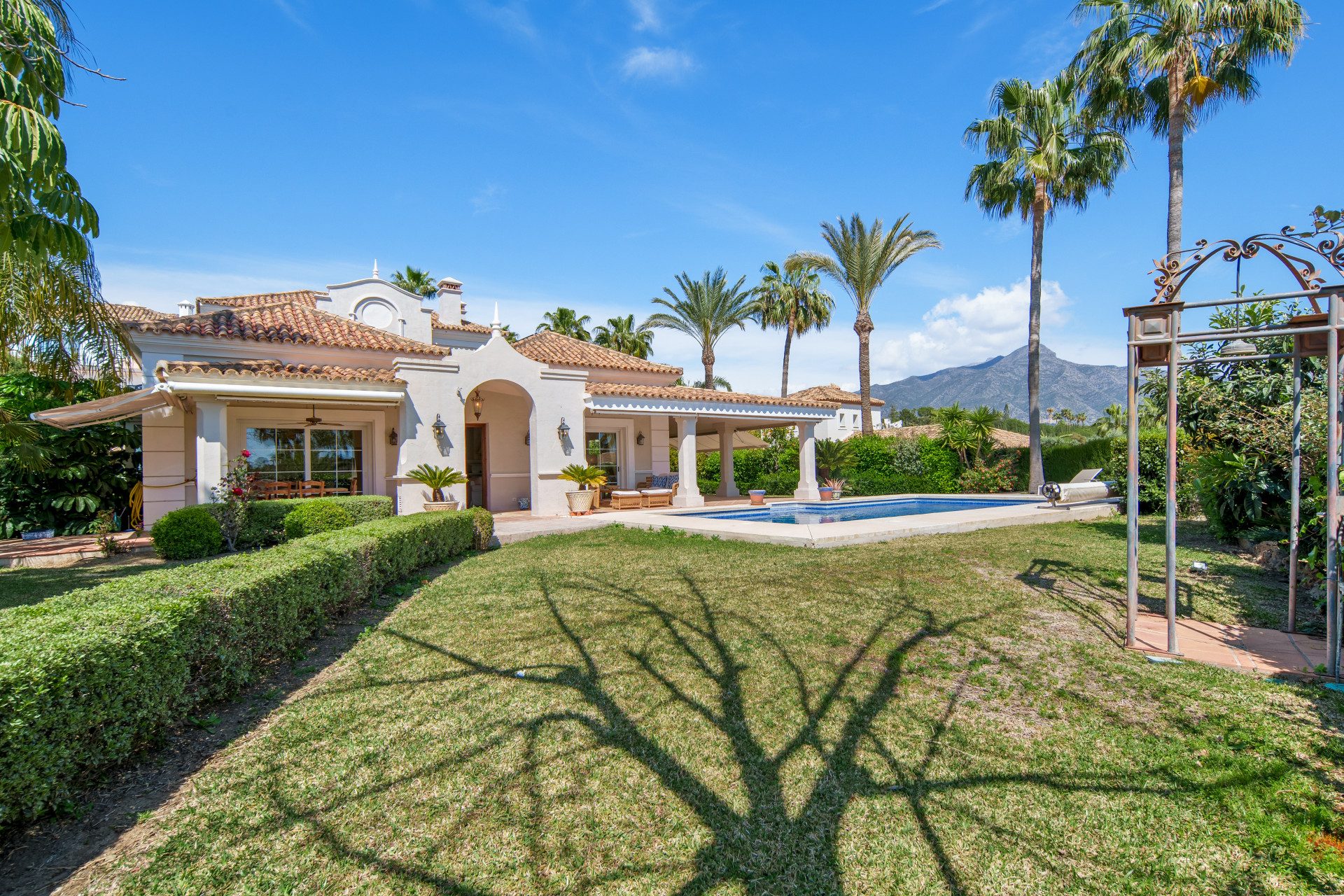 Viga Real — Nueva Andalucía, Marbella