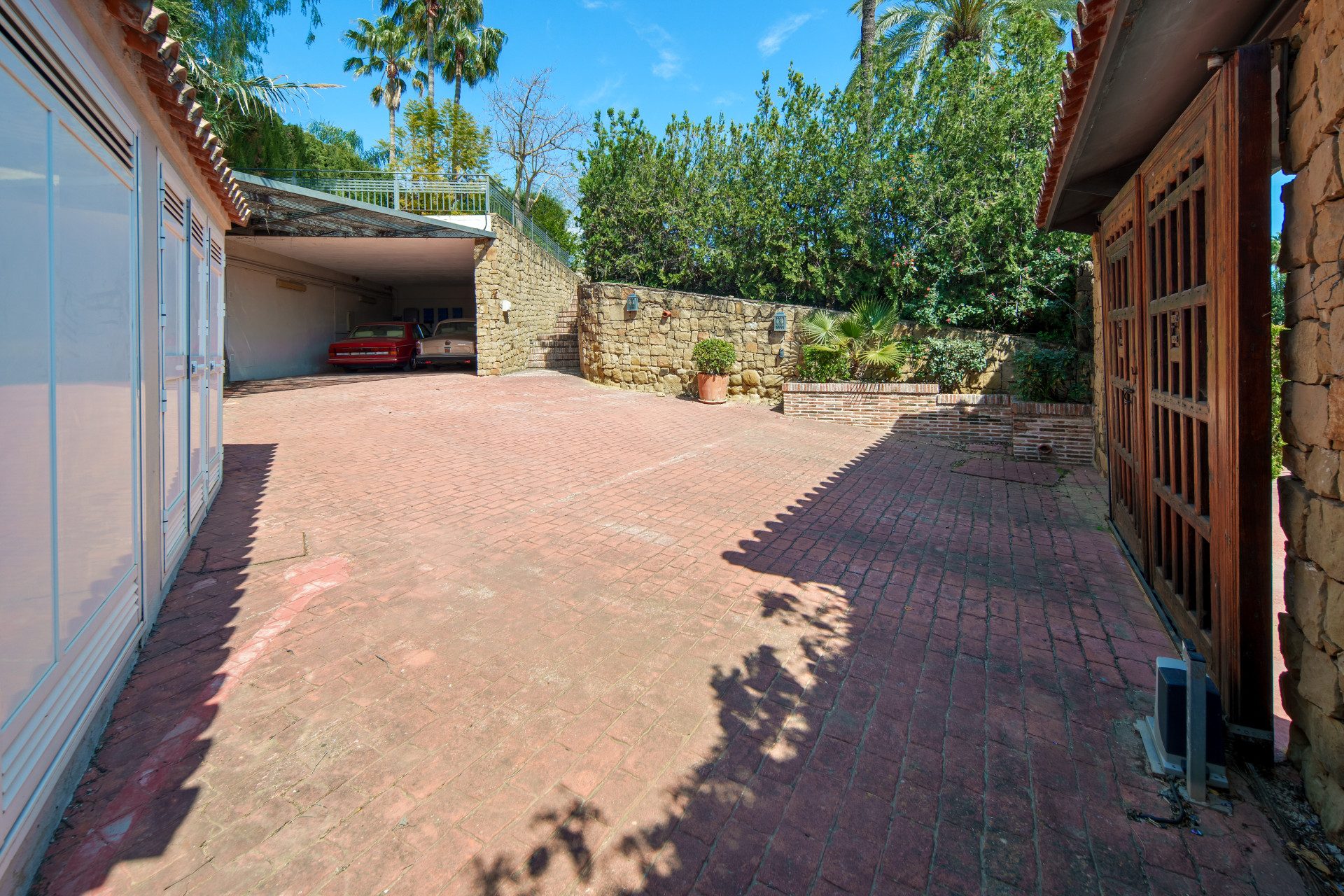 Viga Real — Nueva Andalucía, Marbella