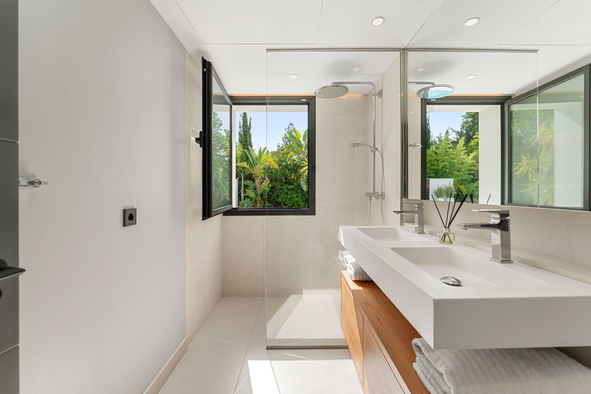 Fjord Blanc — Las Brisas, Nueva Andalucía, Marbella